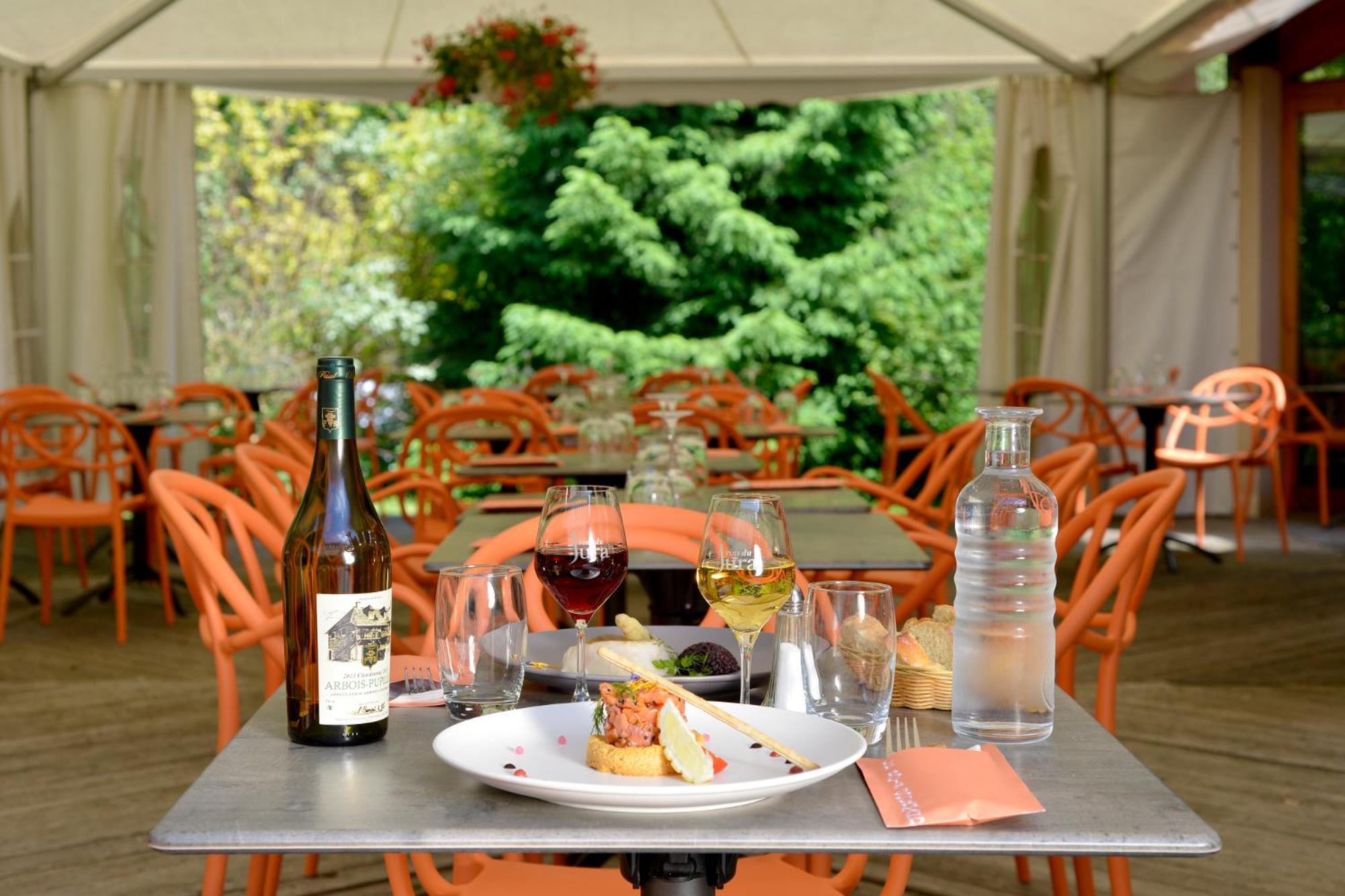 Hotel Le Bois Dormant-hotel Restaurant & Logis Champagnole