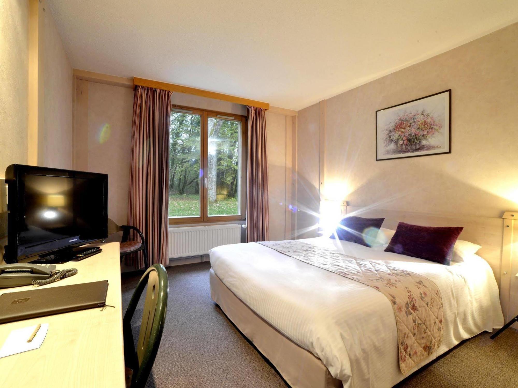 Hotel Le Bois Dormant-hotel Restaurant & Logis